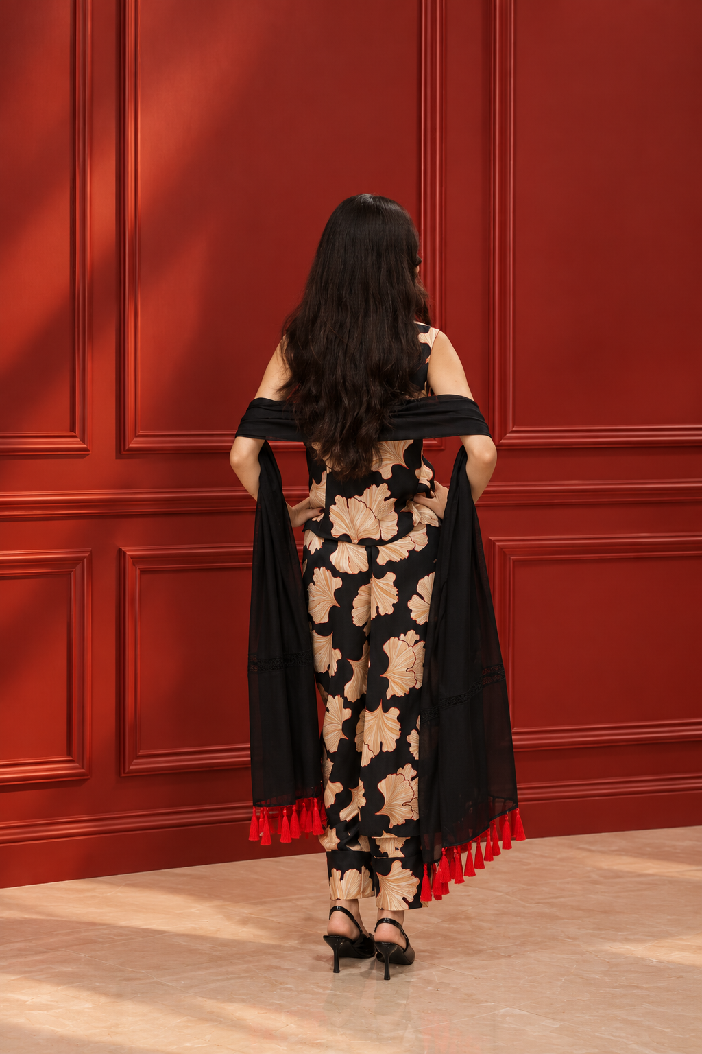 Elegant 3-Piece Printed Silk Suit – Short Silk Printed Shirt with Matching Silk Trouser & Chiffon Dupatta